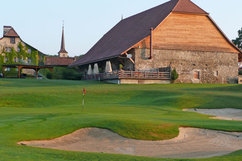 Golf Vuissens Hole 18 with Clubhouse