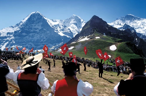 Maennlichen traditional costumes